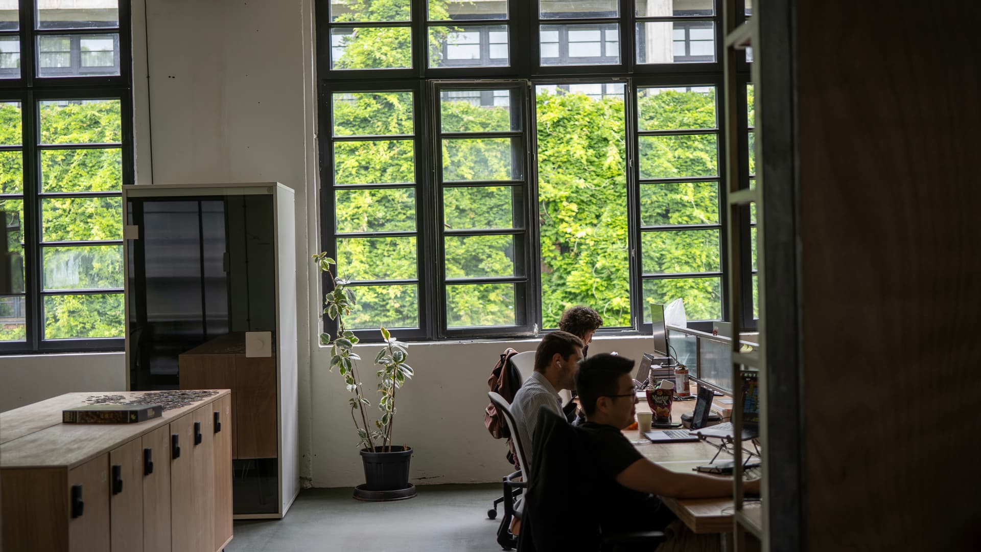 spaces-images-carousel