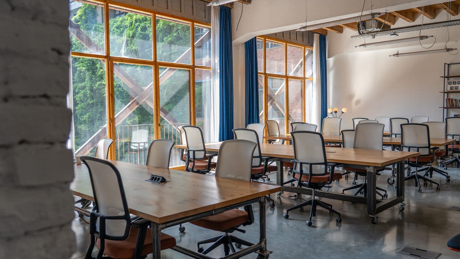 spaces-images-carousel